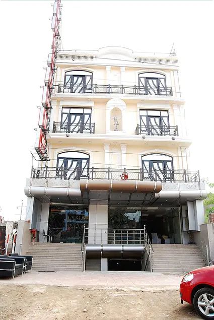 Hotel Western King - Image 1
