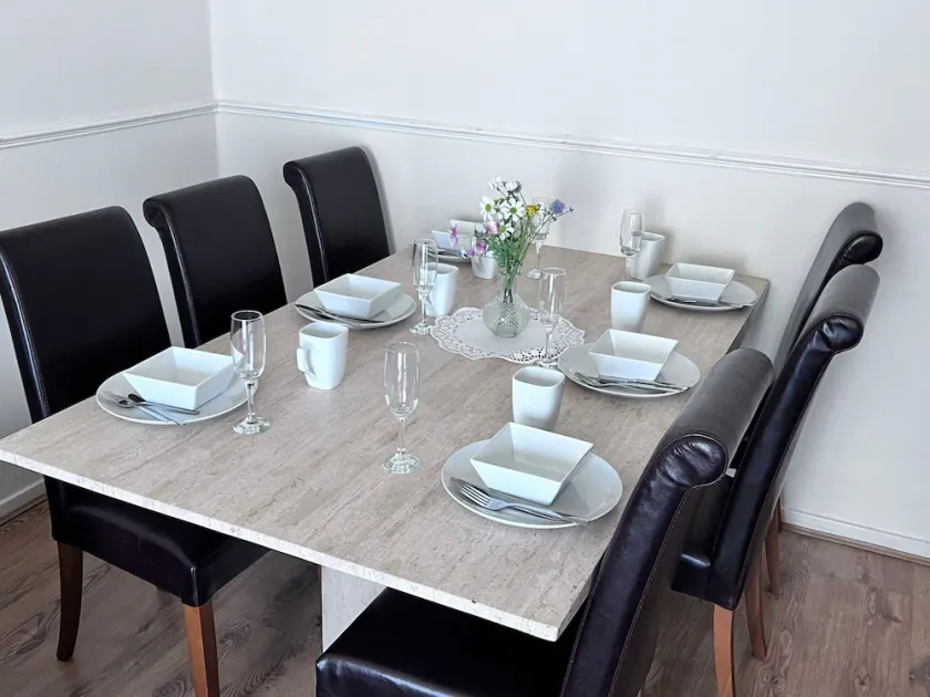 Beautiful 3-bed House in High Wycombe - Image 1