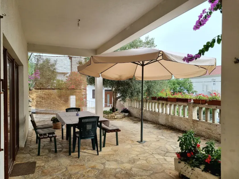 Large 120 m2 apt With Patio,1 min Walk From Beach - Image 1