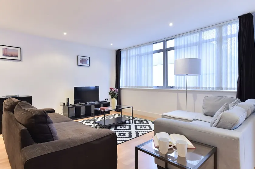 Tower Bridge Apartments - Image 1
