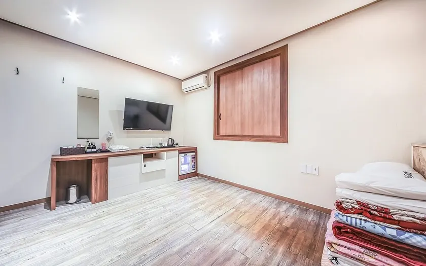 Gimhae Eobangdong Miin - Image 1