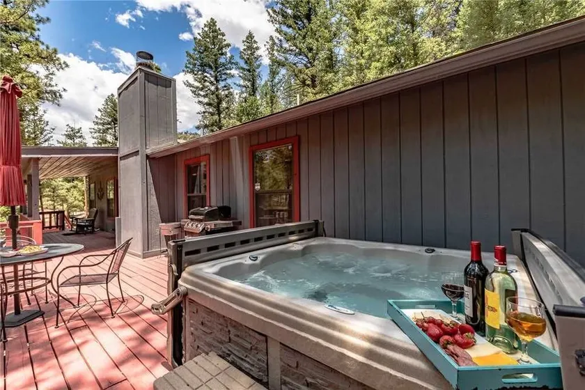 Fort Getaway 3 Bedroom, Hot Tub, Grill, Sleeps 6, TV's, AC, WiFi, Wooded - Image 1