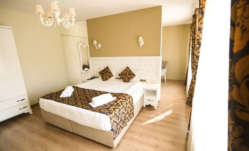 Egas Hotel - Image 1