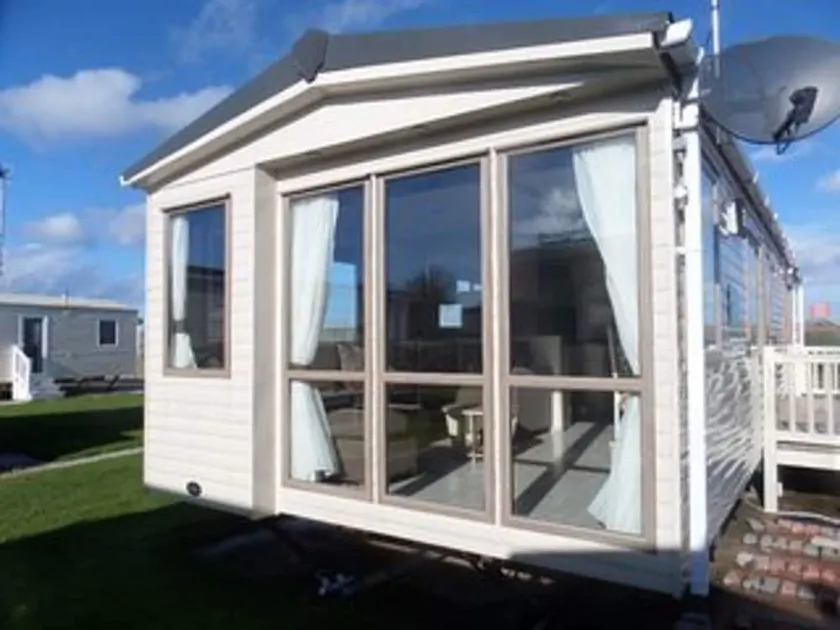 3-bed Cabin in Abergele Wales - Image 1