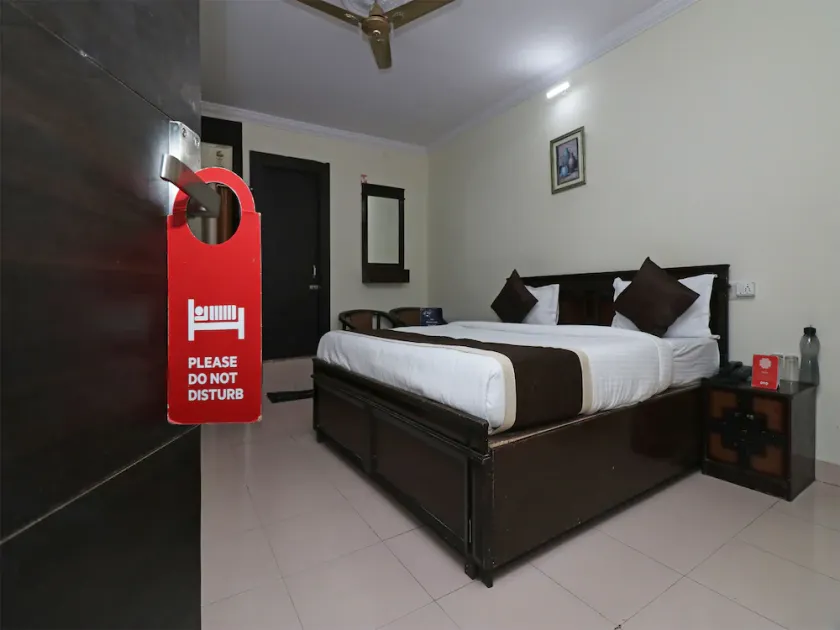 Hotel Maxx By OYO Rooms - Image 1