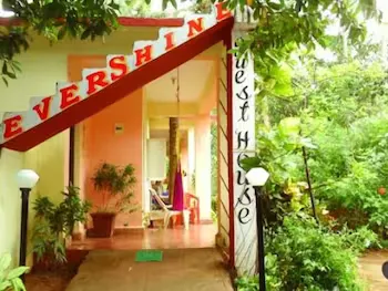 Evershine Guesthouse - Image 1