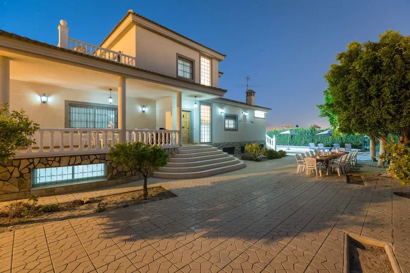 Fidalsa Villa Grand White House - Image 1