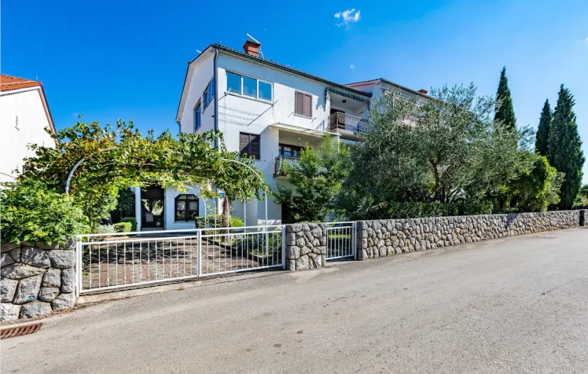 Beautiful Apartment in Zidarici With 2 Bedrooms and Wifi - Image 1
