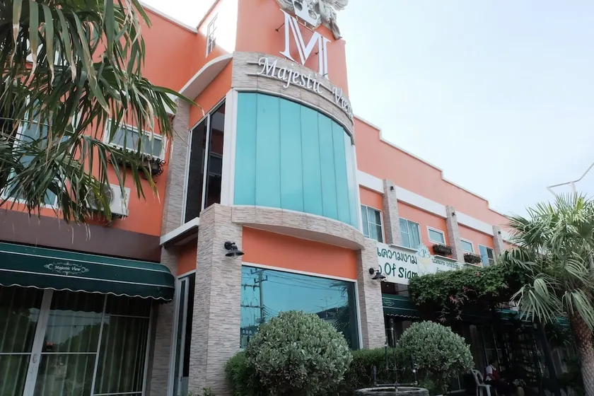 Majestic View Hotel - Image 1