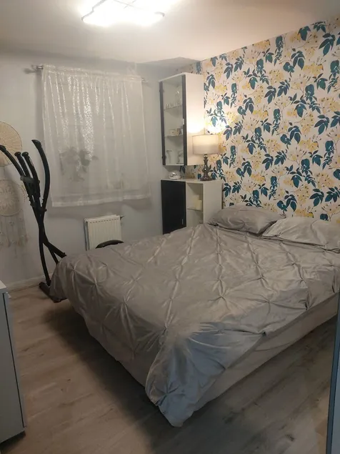 Charming 2-bed Apartment in Eastleigh - Image 1