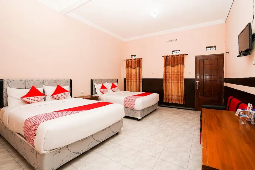 OYO 1048 Rahayu Bromo Hotel - Image 1