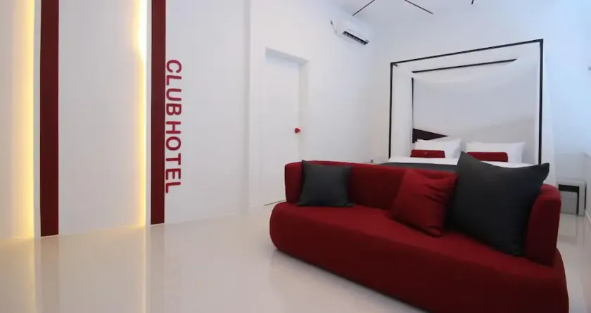 Club Hotel - Image 1