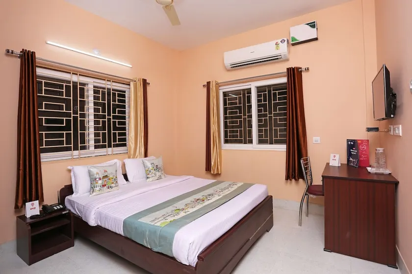 OYO 10339 SR Corporate Guest House - Image 1