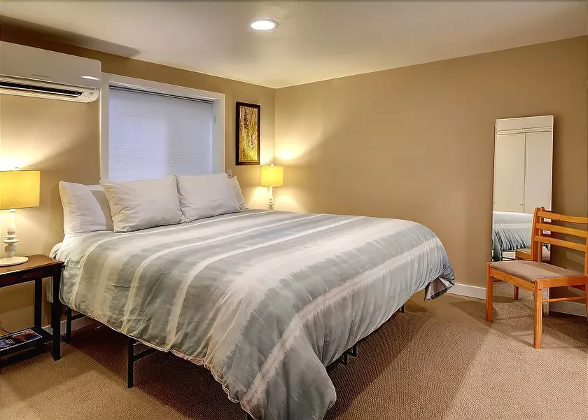 Birch Tree Cottage - Three Bedroom Home with Fireplace - Image 1