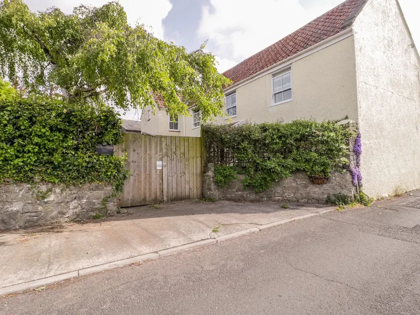 Pilgrims Cottage - Image 1