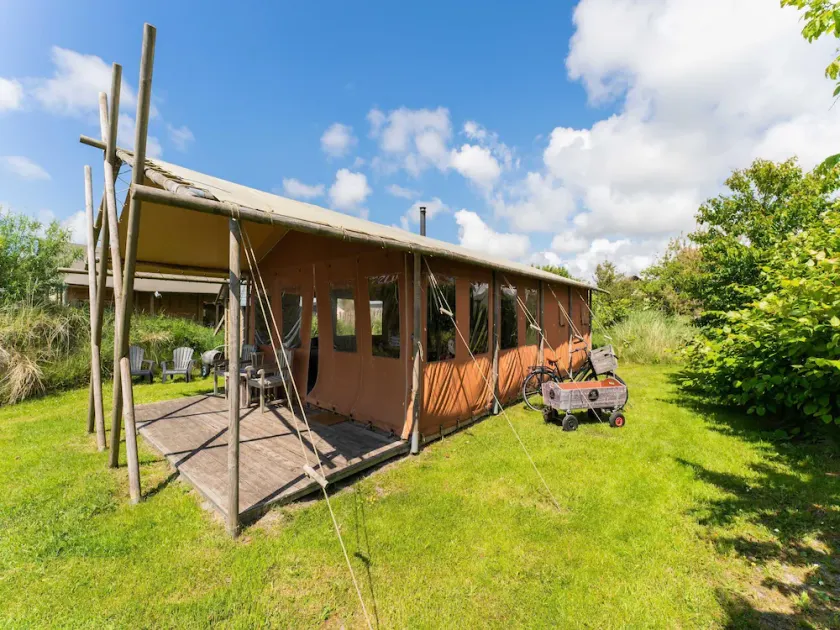 Unique, comfortable tent houses on a small holiday park a 5 minute walk from the sea. - Image 1