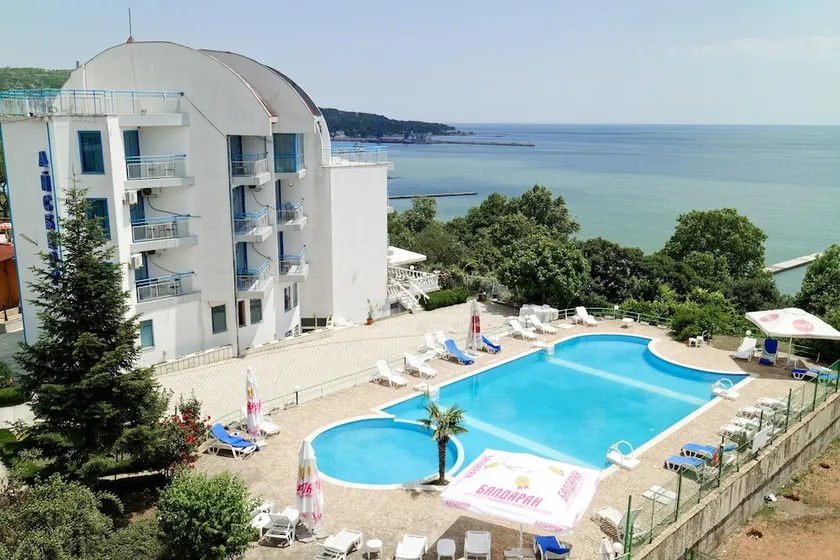 Iceberg Hotel - Image 1