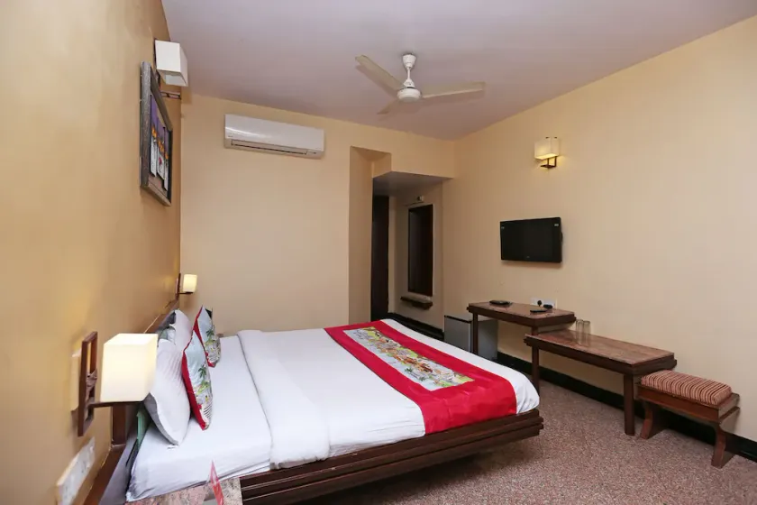 OYO 8600 Hotel Deepali Executive - Image 1