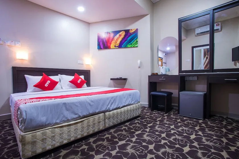 Adak Hotel by OYO Rooms - Image 1