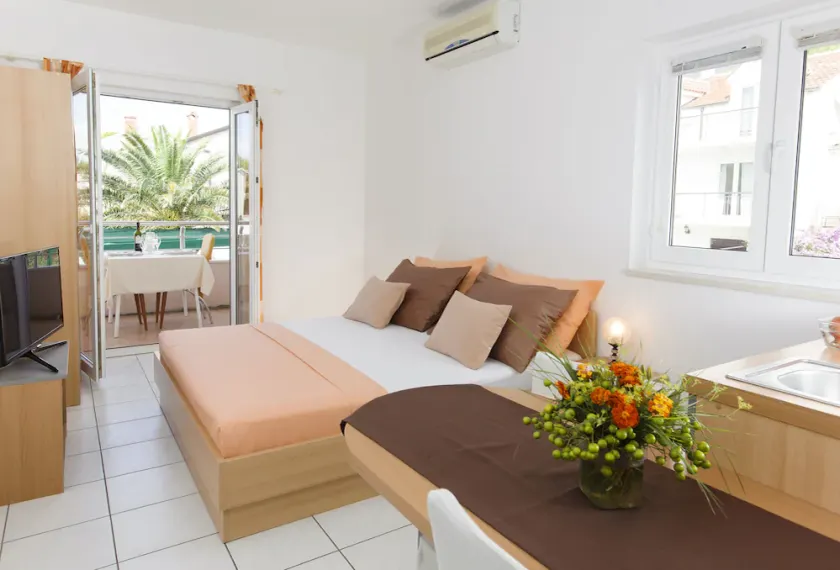 Room in Apartment - Cozy Studio Apartment for 2 - Image 1