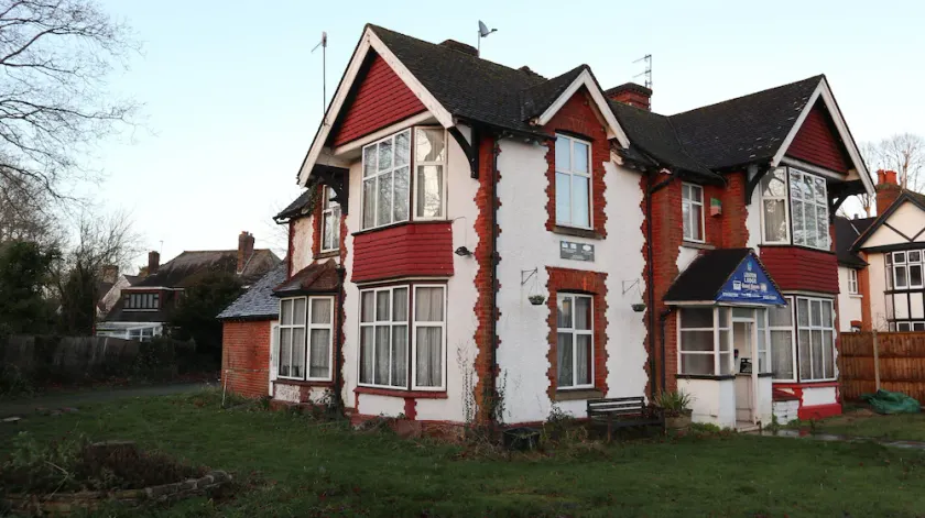 Lenton Lodge Guest House - Image 1