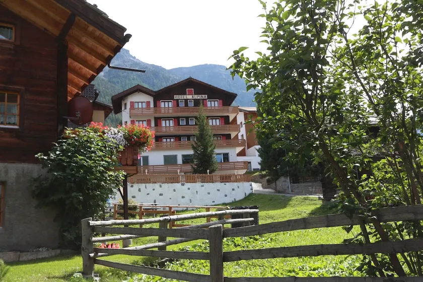 Hotel Alpina - Image 1