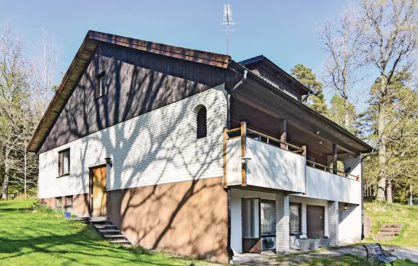 Stunning Home in Håverud With 4 Bedrooms and Internet - Image 1