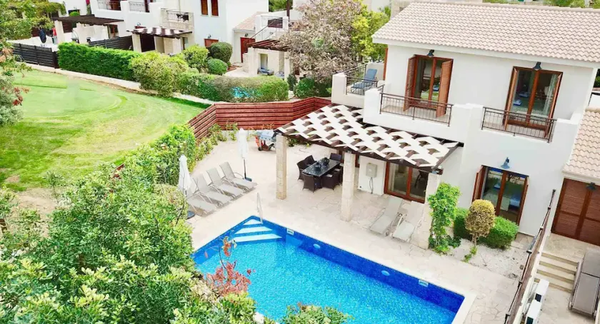 Villa HG12 - Athina - Image 1