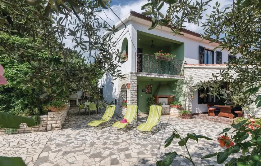 Stunning Home in Manjadvorci With Wifi and 3 Bedrooms - Image 1