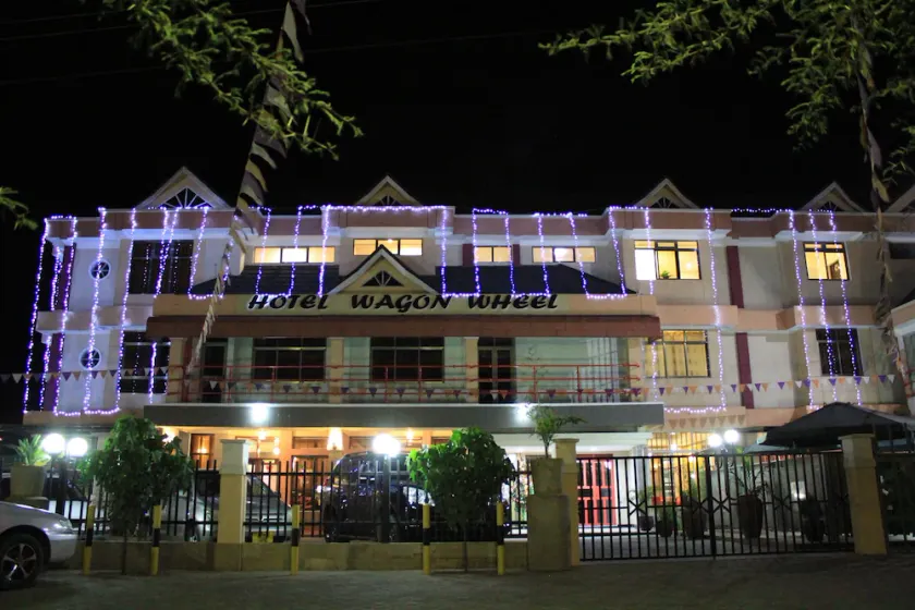 Hotel Wagon Wheel - Image 1