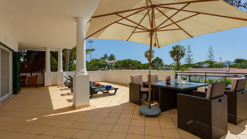 T2 Tennis Apartment - Image 1