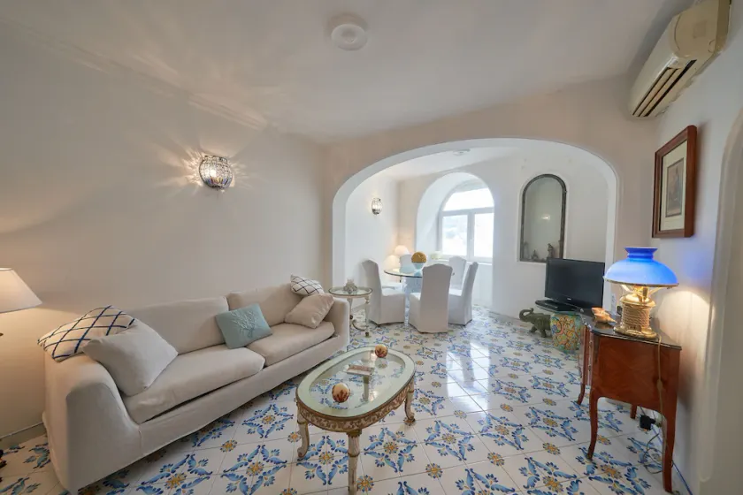 LABATE LUXURY APARTMENT - Image 1