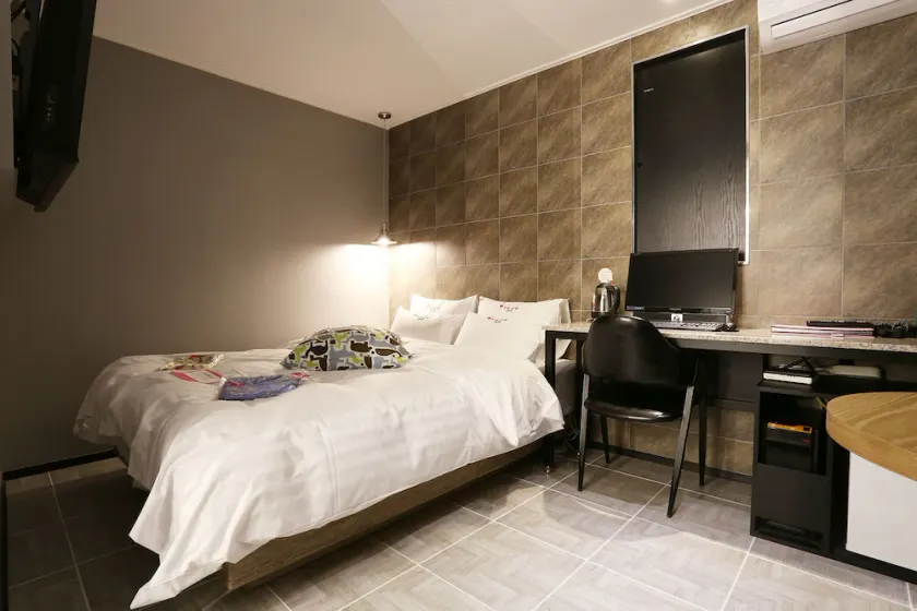Yeokgok Hotel Yaja - Image 1