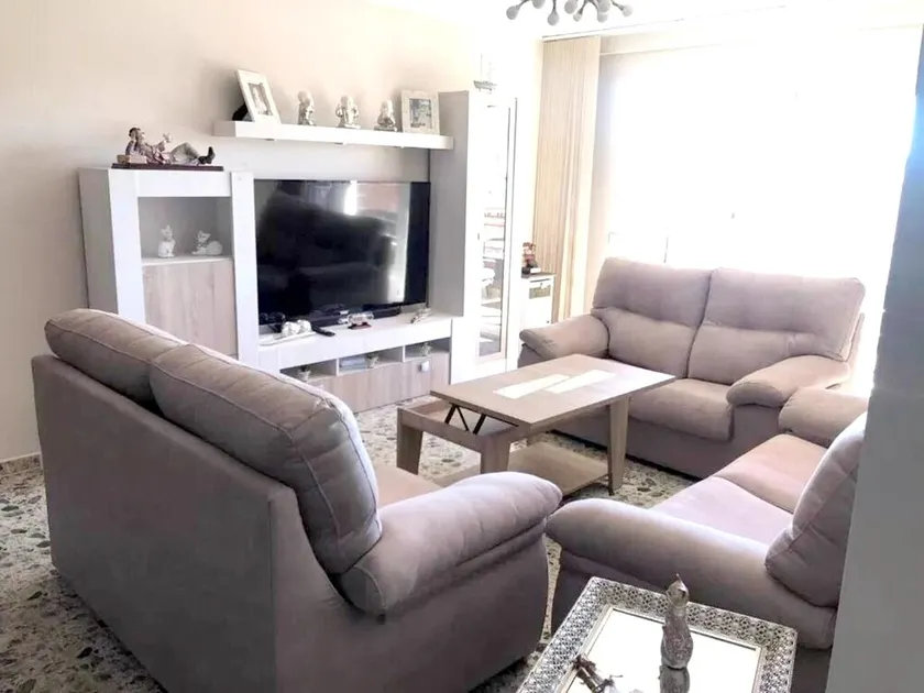 Agréable appartement avec internet haut débit et terrasse | Vue ville - Image 1