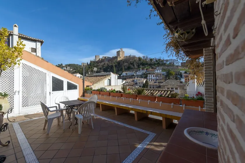 Muralla Ziri Apartamentos - Image 1