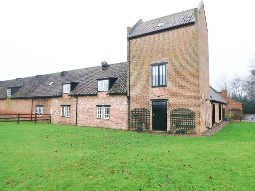 Willow Garth House - Image 1