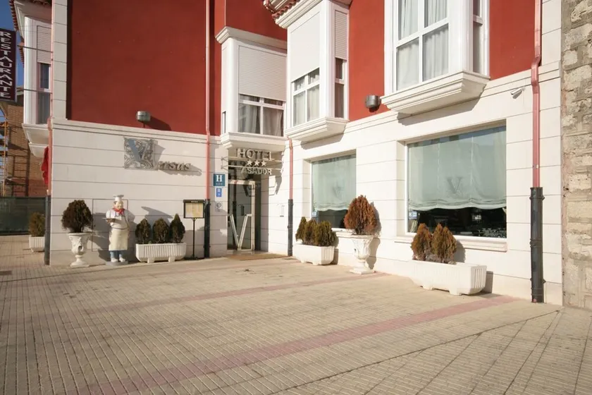 Hotel Versus - Image 1