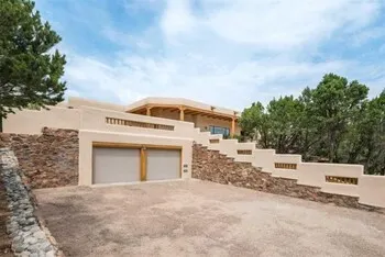 Cielo Lindo - Secluded Southwestern Retreat Within Minutes of Downtown - Image 1