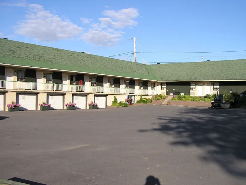 Motel Lac St-Louis - Image 1
