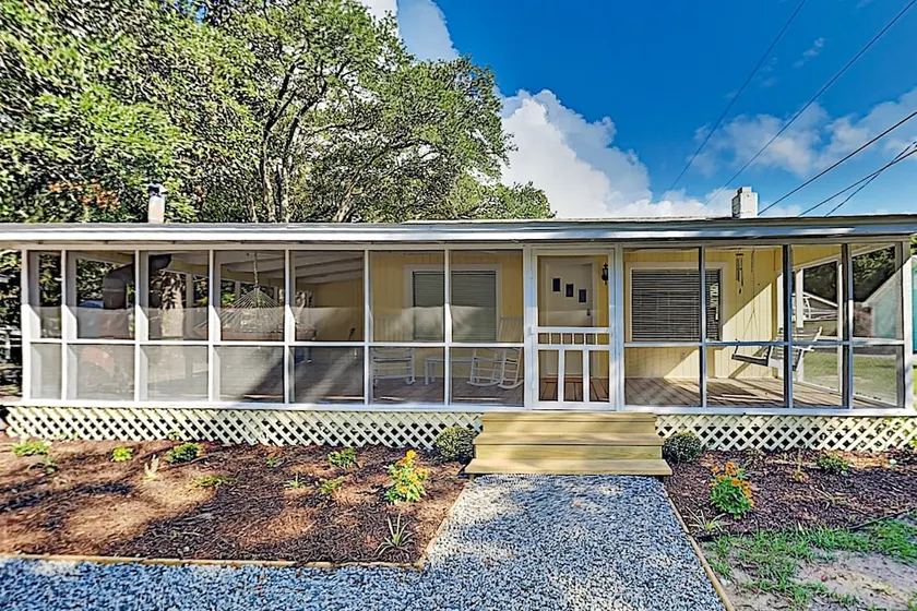 612sunny 2 Bedroom Home - Image 1