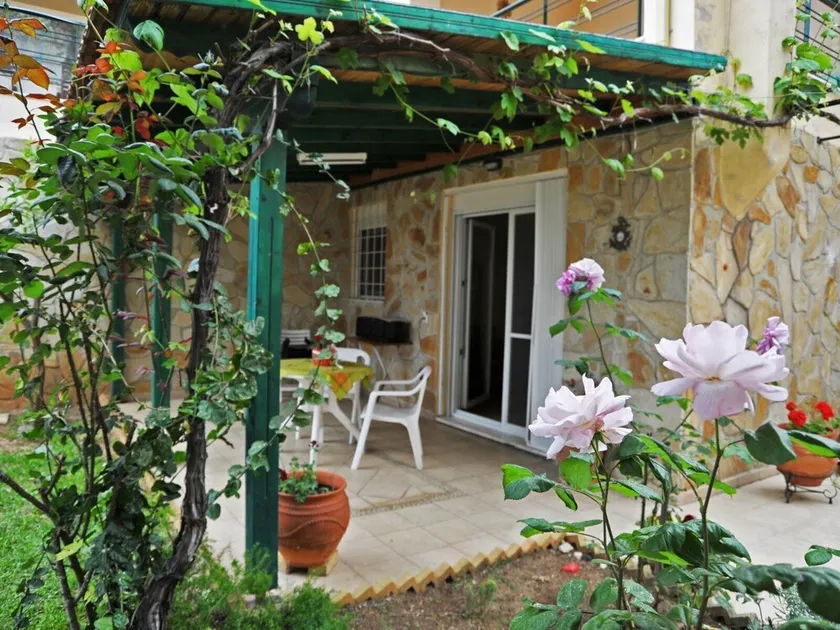 Aiolos Home by TravelPro Services Nea Moudania Halkidiki - Image 1