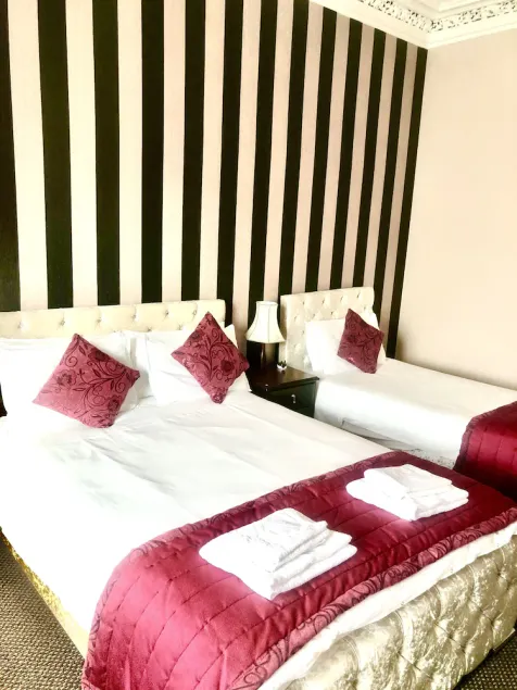 Dalry Guesthouse - Image 1
