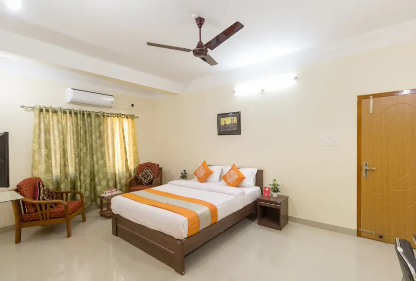 Home Stay Down Town By OYO Rooms - Image 1