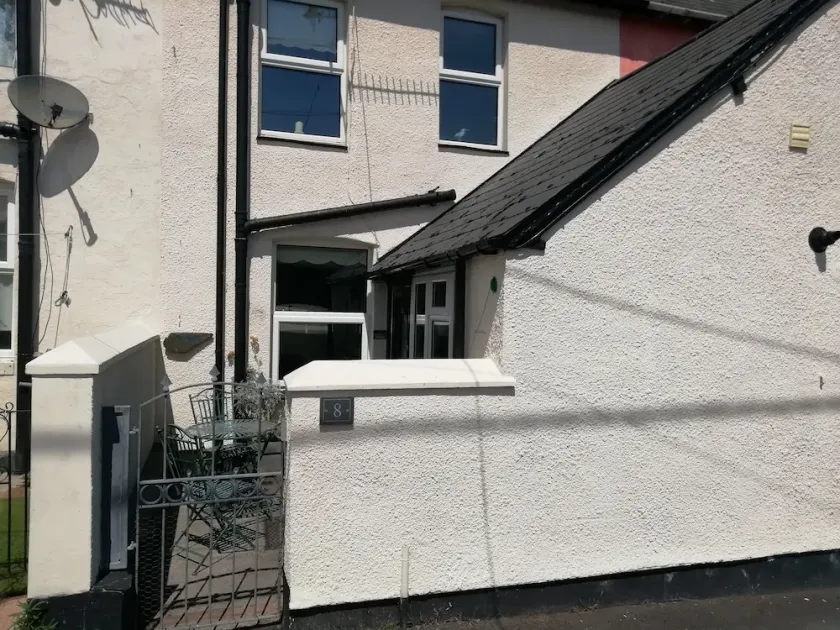 Cosy, Spacious 2-bed Cottage in Watchet, Somerset - Image 1