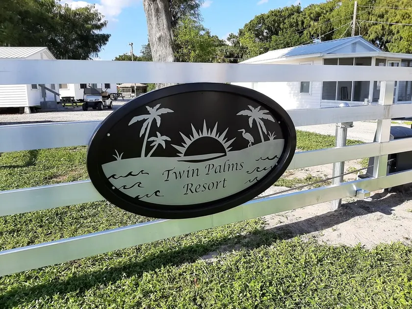Twin Palms Resort - Image 1