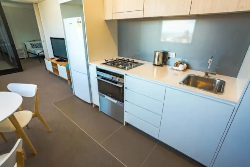 Newcastle Beach 1-BR Apartment w/ City views - Image 1