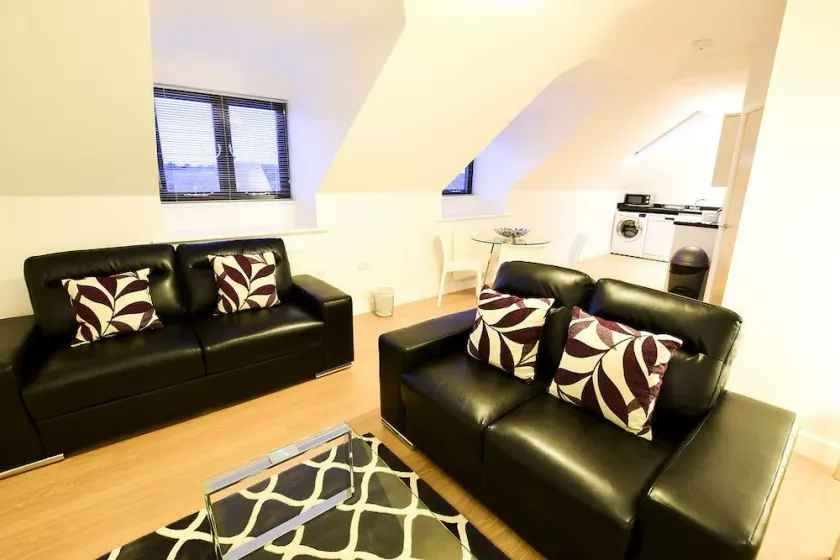 Roomspace Serviced Apartments- Kirk Court - Image 1
