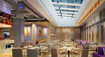 Yancheng Baolong Yiyue Select Hotel - Image 1
