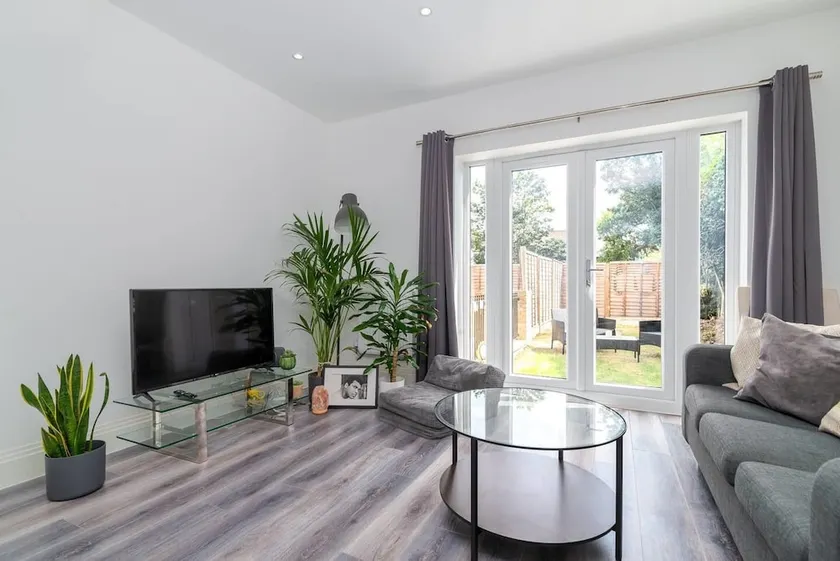 Beautiful Flat For 3 With A Garden In Acton - Image 1