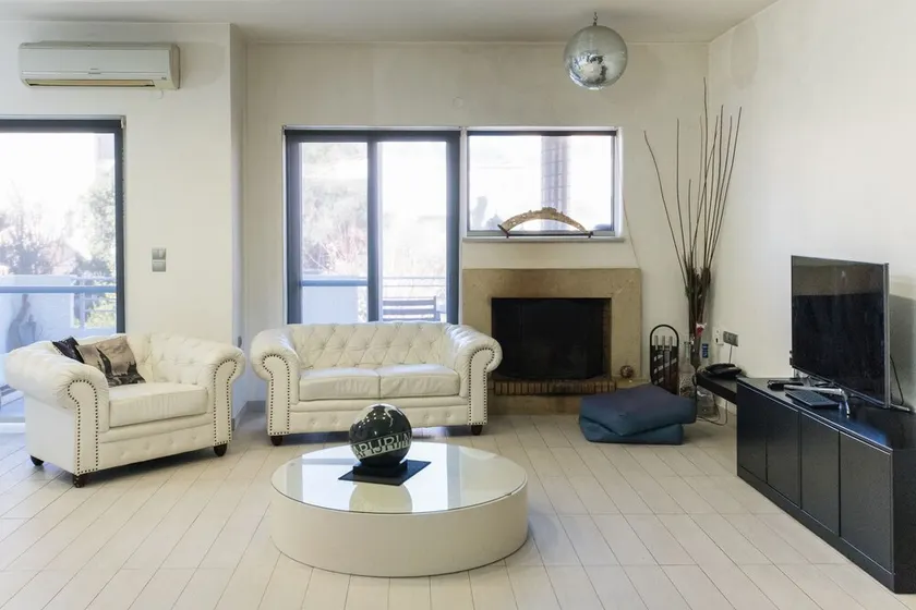 Thomis Beach Family Home - Image 1